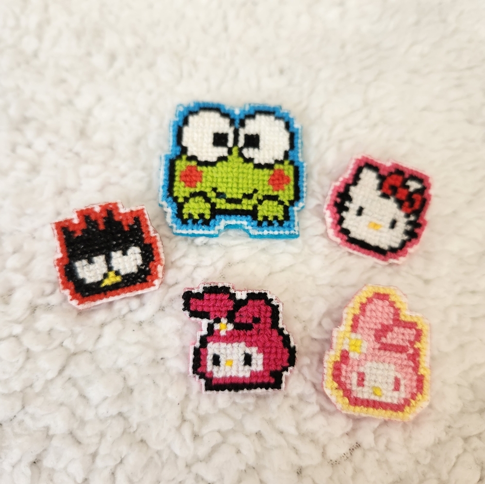 Sanrio Pins - set‼️ (3/$25)